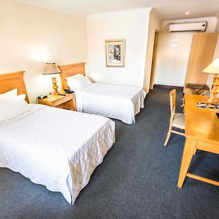 The George Hotel Манзини Экстерьер фото