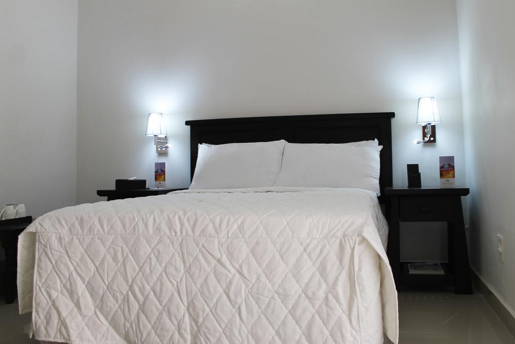 The George Hotel Манзини Экстерьер фото