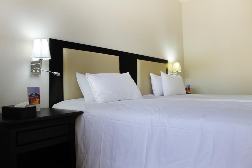 The George Hotel Манзини Экстерьер фото