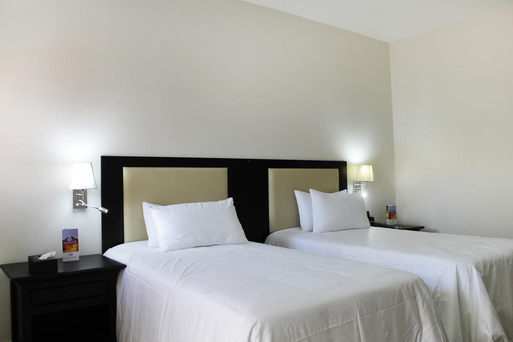 The George Hotel Манзини Экстерьер фото