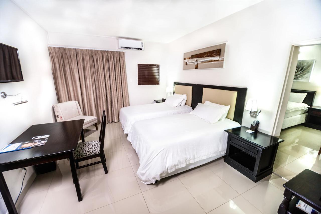 The George Hotel Манзини Экстерьер фото